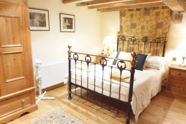 Large Peak District Luxury Cottages sleep 10 to 16