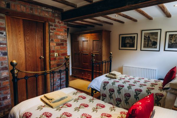 Large Peak District Luxury Cottages sleep 10 to 16