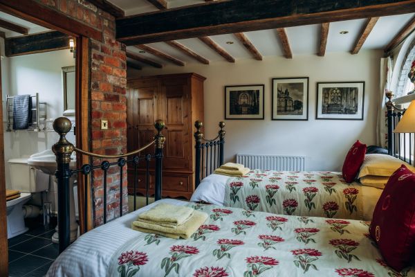 Large Peak District Luxury Cottages sleep 10 to 16
