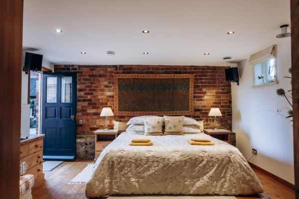 Large Peak District Luxury Cottages sleep 10 to 16