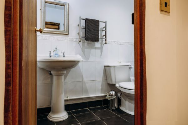 Large Peak District Luxury Cottages sleep 10 to 16