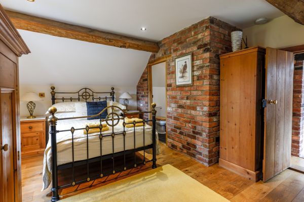 Large Peak District Luxury Cottages sleep 10 to 16