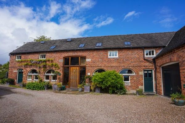 Large Peak District Luxury Cottages sleep 10 to 16