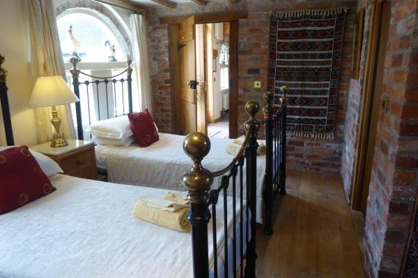 Large Peak District cottage hen parties welcome
