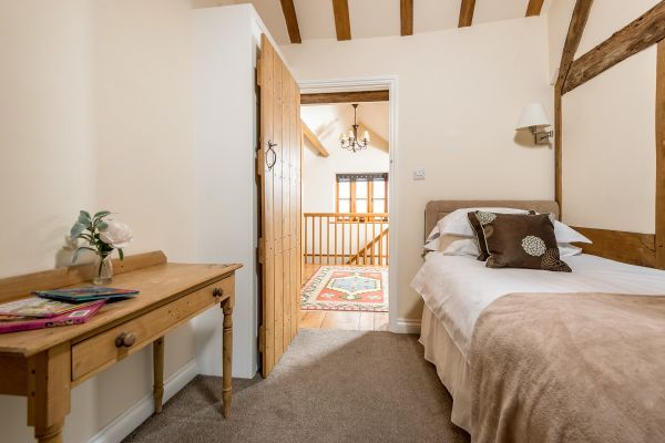 Sleeps 7+1, 5* Gold, Lovely clean Cottage in rural location with shared games room 