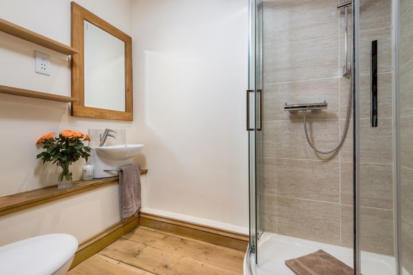 Sleeps 7+1, 5* Gold, Lovely clean Cottage in rural location with shared games room 