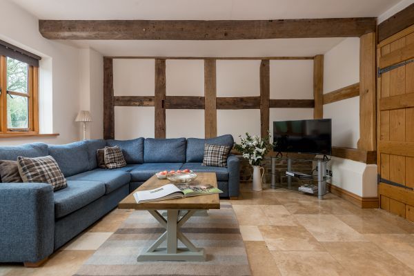 Sleeps 7+1, 5* Gold, Lovely clean Cottage in rural location with shared games room 