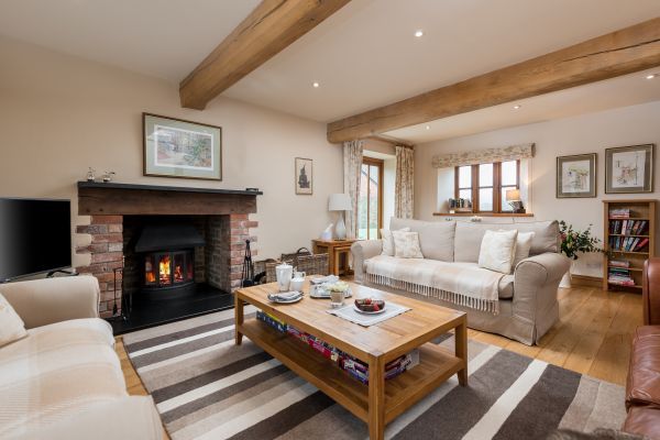 Sleeps 7+1, 5* Gold, Lovely clean Cottage in rural location with shared games room 