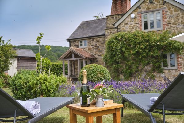 Sleeps 7+1, 5* Gold, Lovely clean Cottage in rural location with shared games room 