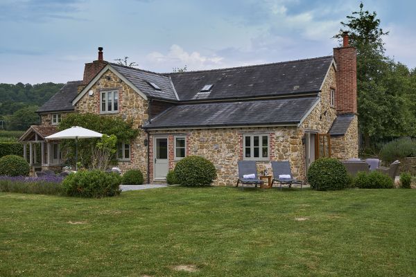 Sleeps 7+1, 5* Gold, Lovely clean Cottage in rural location with shared games room 