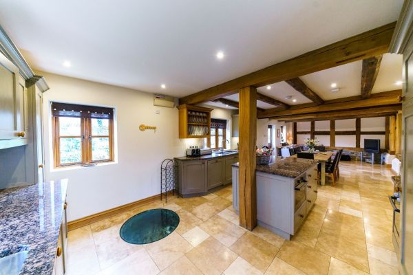 Sleeps 7+1, 5* Gold, Lovely clean Cottage in rural location with shared games room 