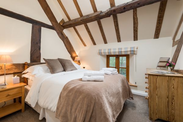 Sleeps 7+1, 5* Gold, Lovely clean Cottage in rural location with shared games room 