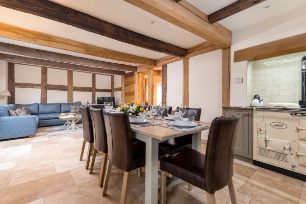Sleeps 7+1, 5* Gold, Lovely clean Cottage in rural location with shared games room 