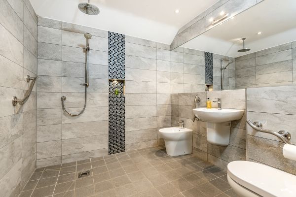 wet room suitable for wheel chair users