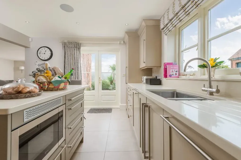 Luxury House, 5* Gold rated,sleeps 10+1 with a large garden, downstairs bedroom and wet room,  and a shared games room