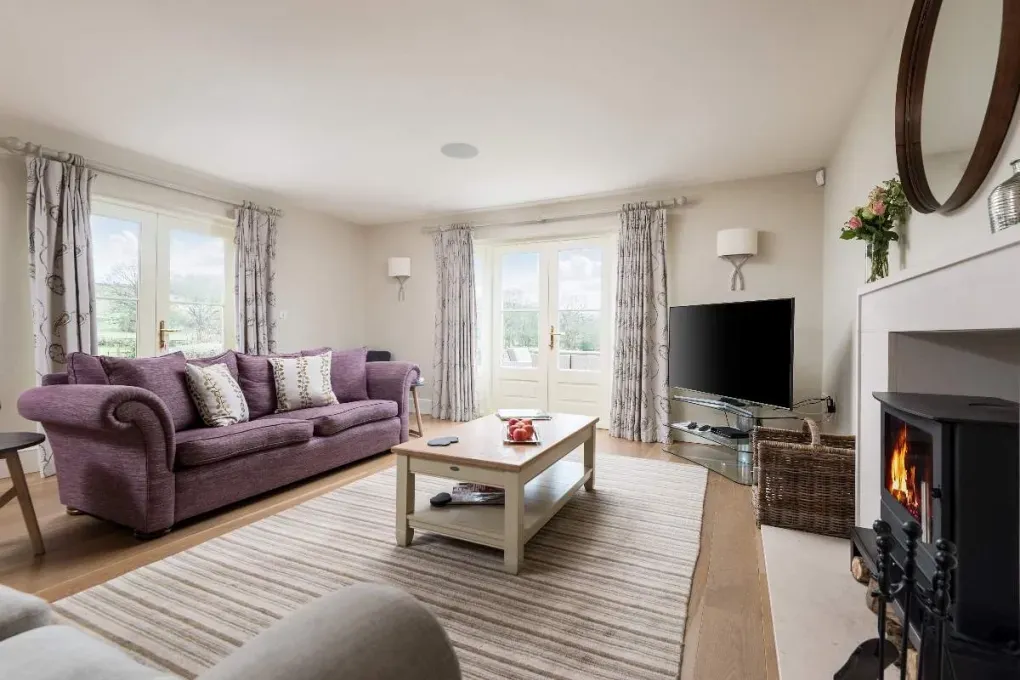 Luxury House, 5* Gold rated,sleeps 10+1 with a large garden, downstairs bedroom and wet room,  and a shared games room