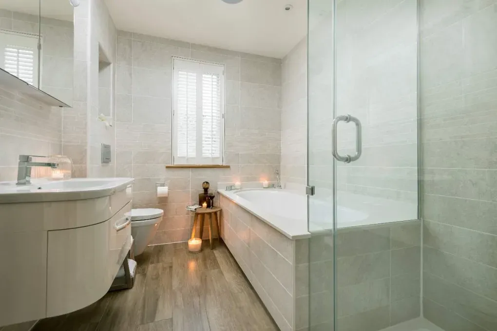 Luxury House, 5* Gold rated,sleeps 10+1 with a large garden, downstairs bedroom and wet room,  and a shared games room