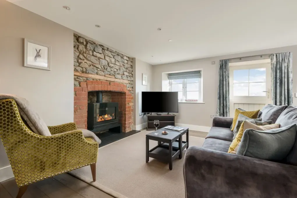 Sleeps 2, Romantic, Modern, Luxurious Cottage with garden, WiFi and Amazing Views