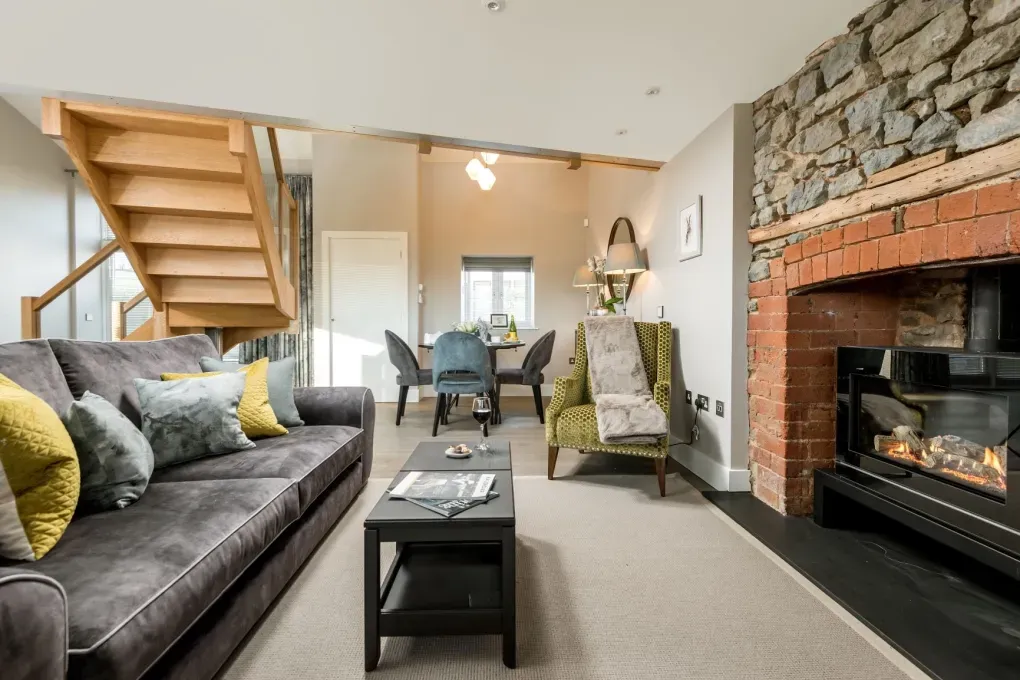 Sleeps 2, Romantic, Modern, Luxurious Cottage with garden, WiFi and Amazing Views