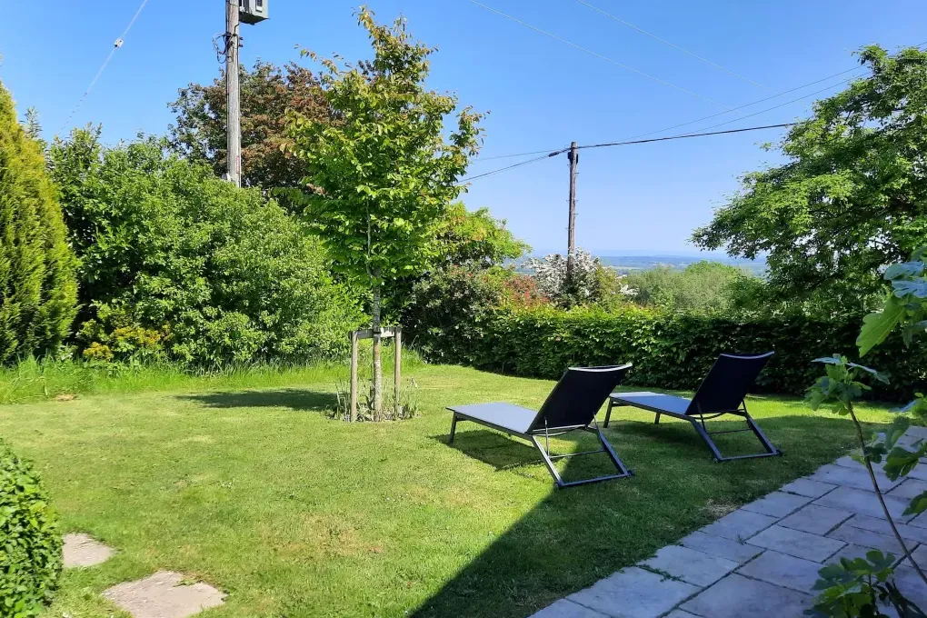 Sleeps 2, Romantic, Modern, Luxurious Cottage with garden, WiFi and Amazing Views