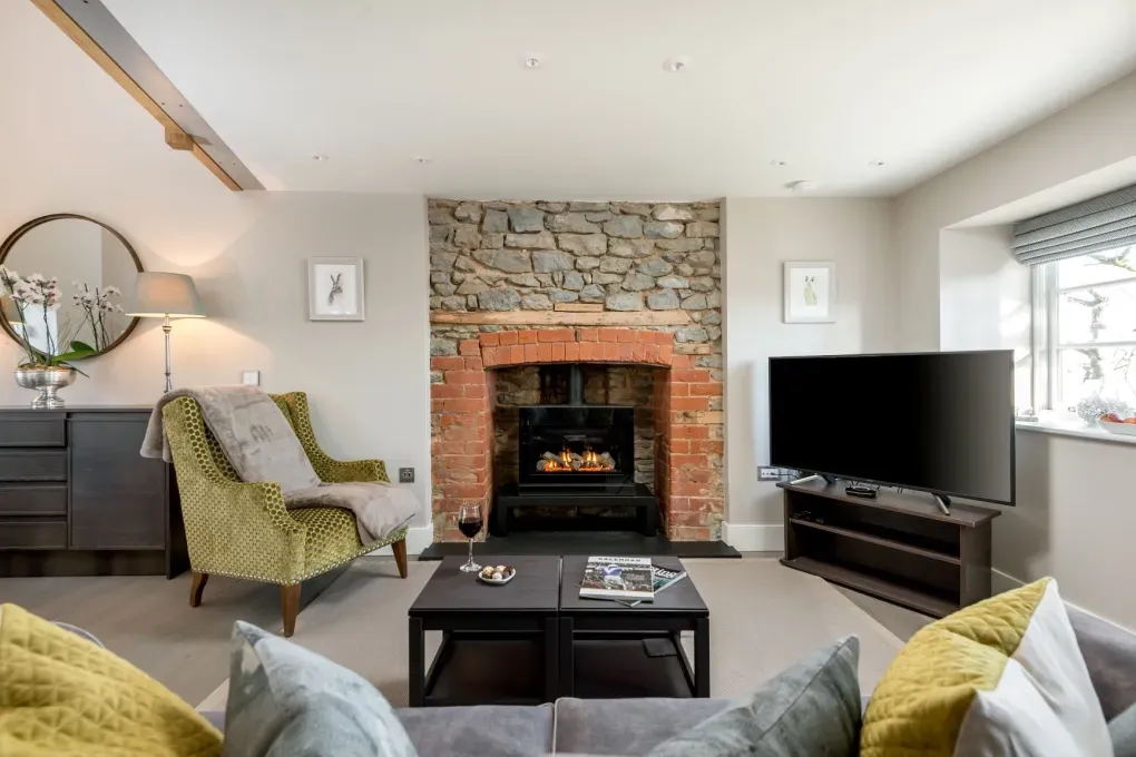 Sleeps 2, Romantic, Modern, Luxurious Cottage with garden, WiFi and Amazing Views