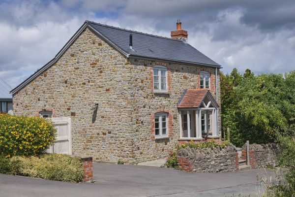 Sleeps 2, Romantic, Modern, Luxurious Cottage with garden, WiFi and Amazing Views