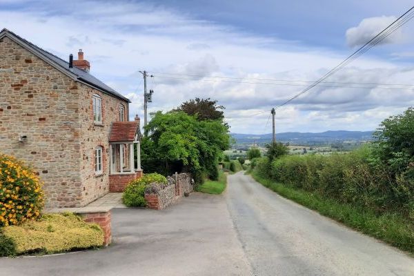 Sleeps 2, Romantic, Modern, Luxurious Cottage with garden, WiFi and Amazing Views