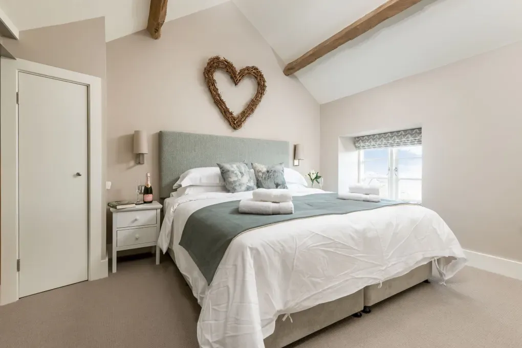 Sleeps 2 Romantic Retreat Stone Cottage with Amazing Views