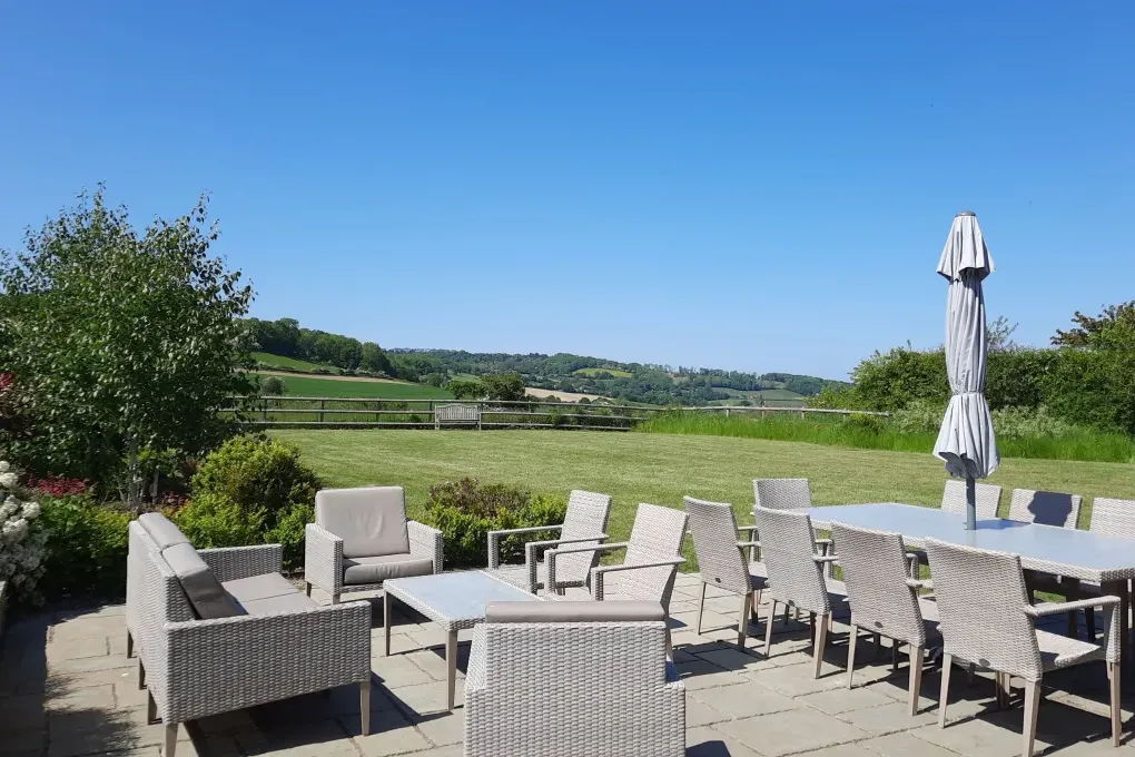 Sleeps 10, Gold Award Winning House, M1 rated, ideal for all generations with downstairs bedroom and wet room