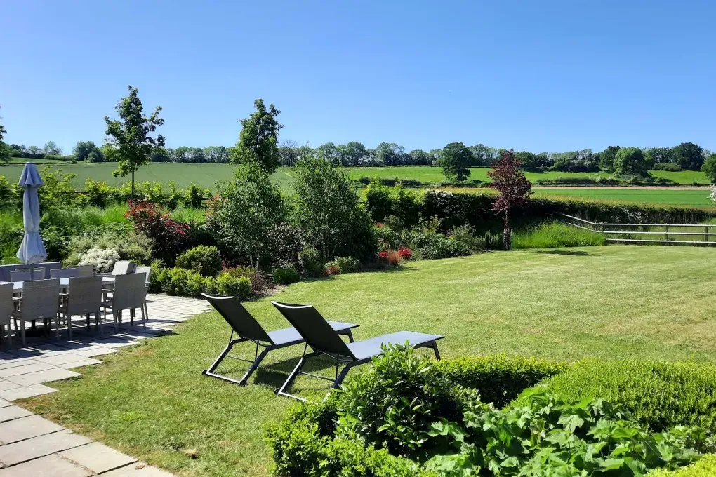 Sleeps 10, Gold Award Winning House, M1 rated, ideal for all generations with downstairs bedroom and wet room