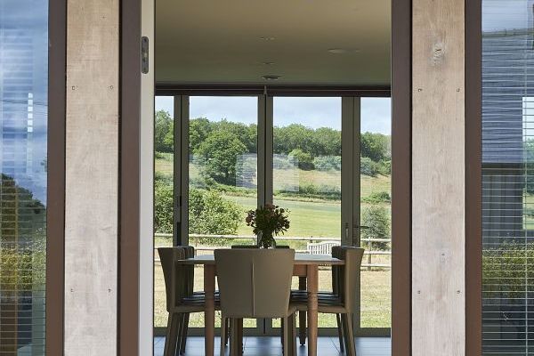 Sleeps 10, Gold Award Winning House, M1 rated, ideal for all generations with downstairs bedroom and wet room