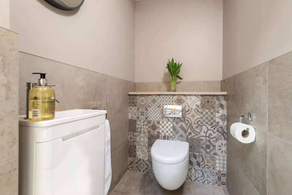 Sleeps 10 Luxury Holiday Rental with downstairs bedroom and bathroom
