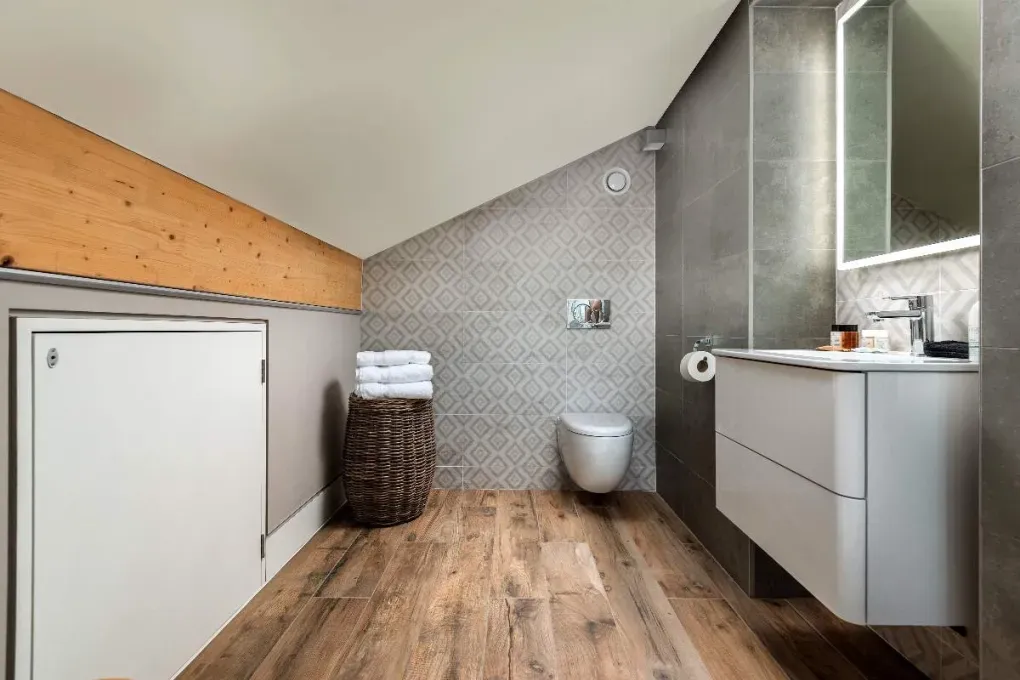 Sleeps 10 Luxury Holiday Rental with downstairs bedroom and bathroom