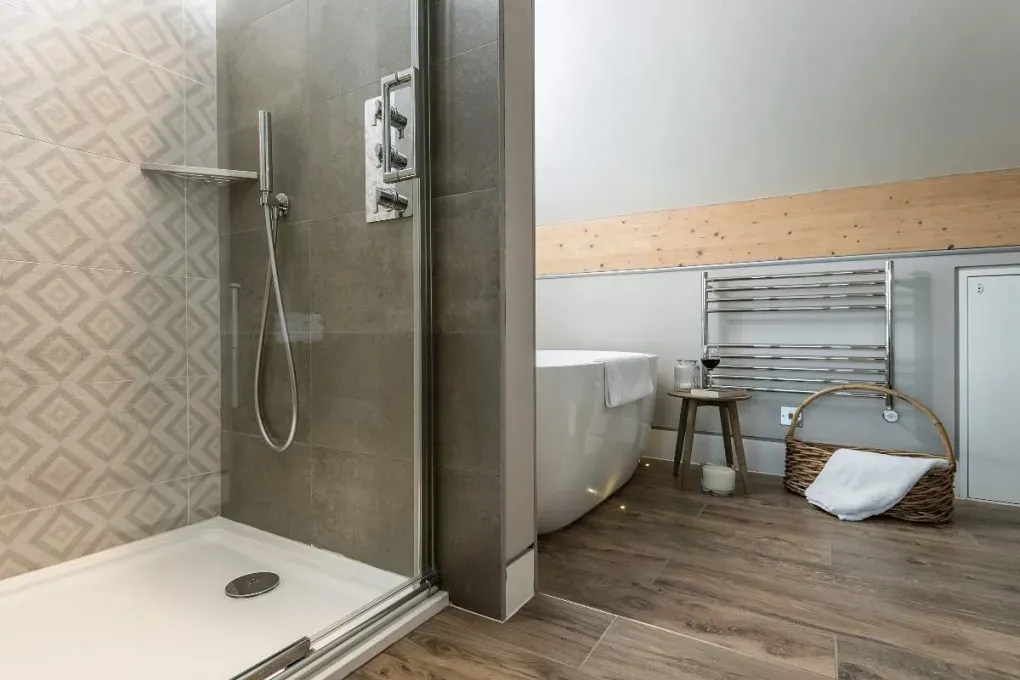 Sleeps 10 Luxury Holiday Rental with downstairs bedroom and bathroom