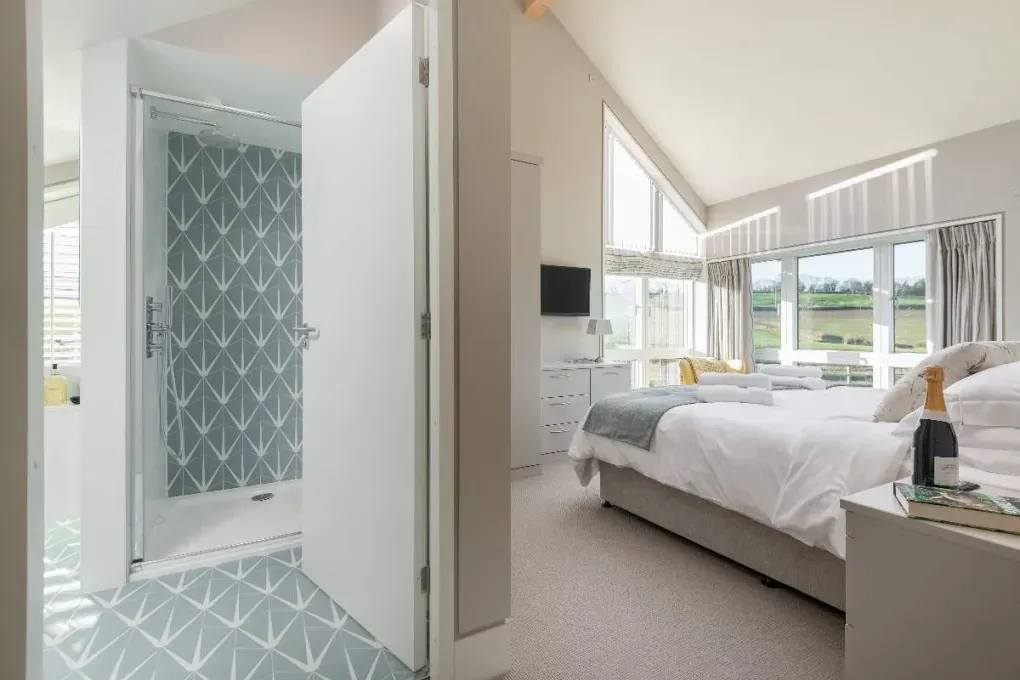 Sleeps 10 Luxury Holiday Rental with downstairs bedroom and bathroom