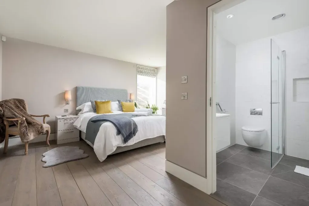 Sleeps 10 Luxury Holiday Rental with downstairs bedroom and bathroom