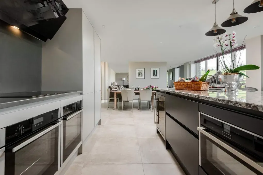 Sleeps 10 Luxury Holiday Rental with downstairs bedroom and bathroom