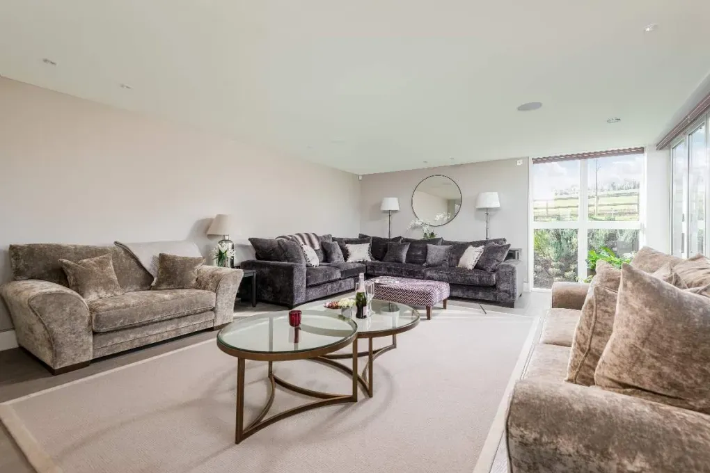 Sleeps 10 Luxury Holiday Rental with downstairs bedroom and bathroom