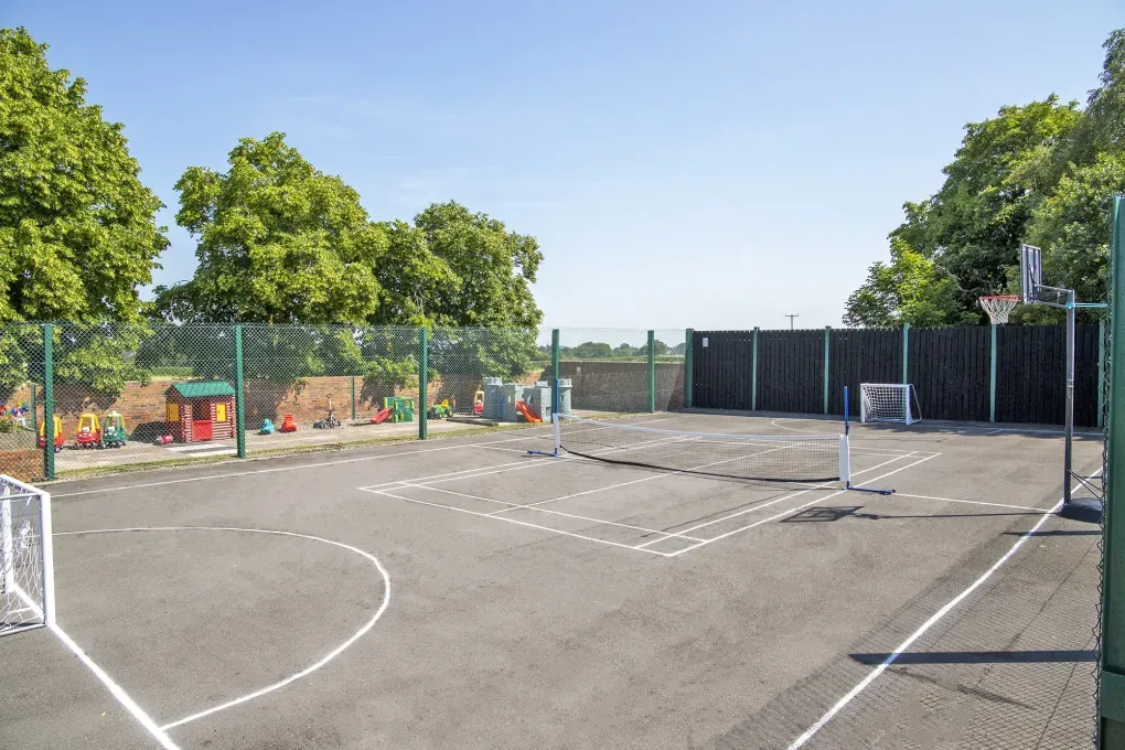 James Parlour - 5 Star with Swimming Pool & Sports Area