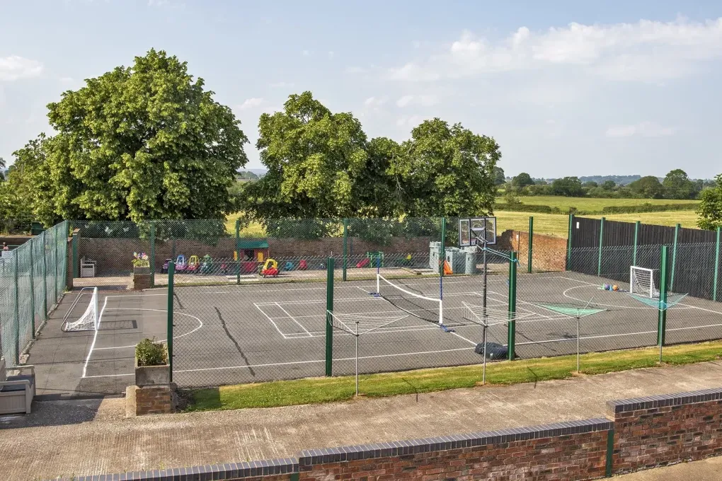 James Parlour - 5 Star with Swimming Pool & Sports Area