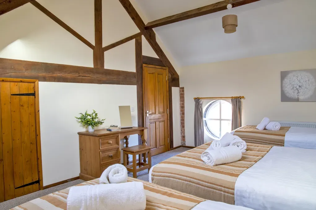 James's Parlour with exclusive use of shared Indoor Swimming Pool, Sports Court & Play Area