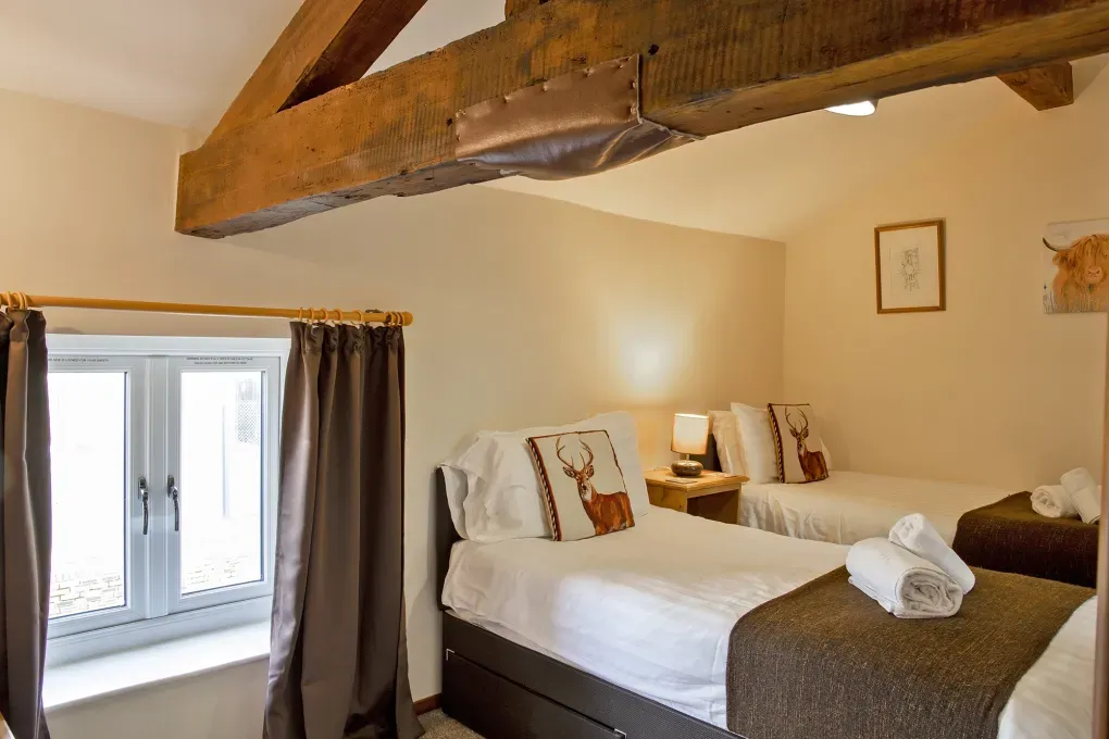 James's Parlour with exclusive use of shared Indoor Swimming Pool, Sports Court & Play Area