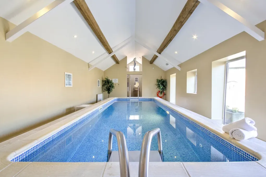 James's Parlour with exclusive use of shared Indoor Swimming Pool, Sports Court & Play Area