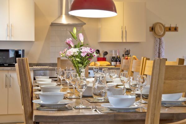 James's Parlour with exclusive use of shared Indoor Swimming Pool, Sports Court & Play Area