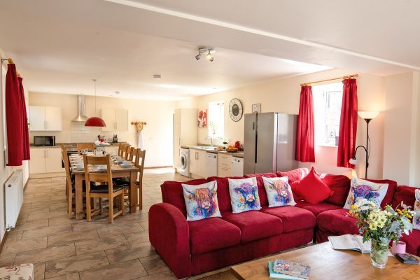 James's Parlour with exclusive use of shared Indoor Swimming Pool, Sports Court & Play Area