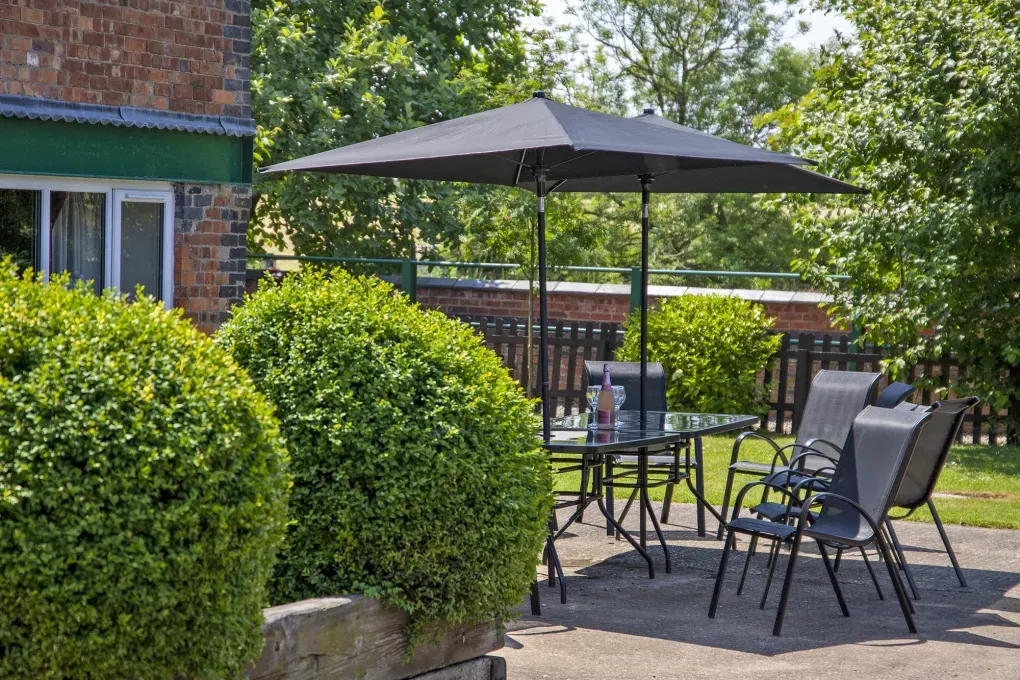 James's Parlour with exclusive use of shared Indoor Swimming Pool, Sports Court & Play Area