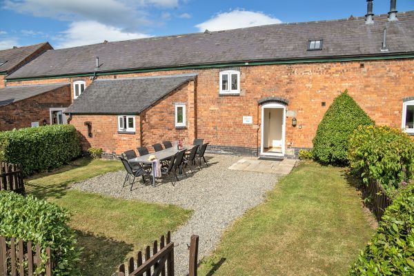 Oliver's Mill with shared Indoor Pool, Sports Court & Play Area