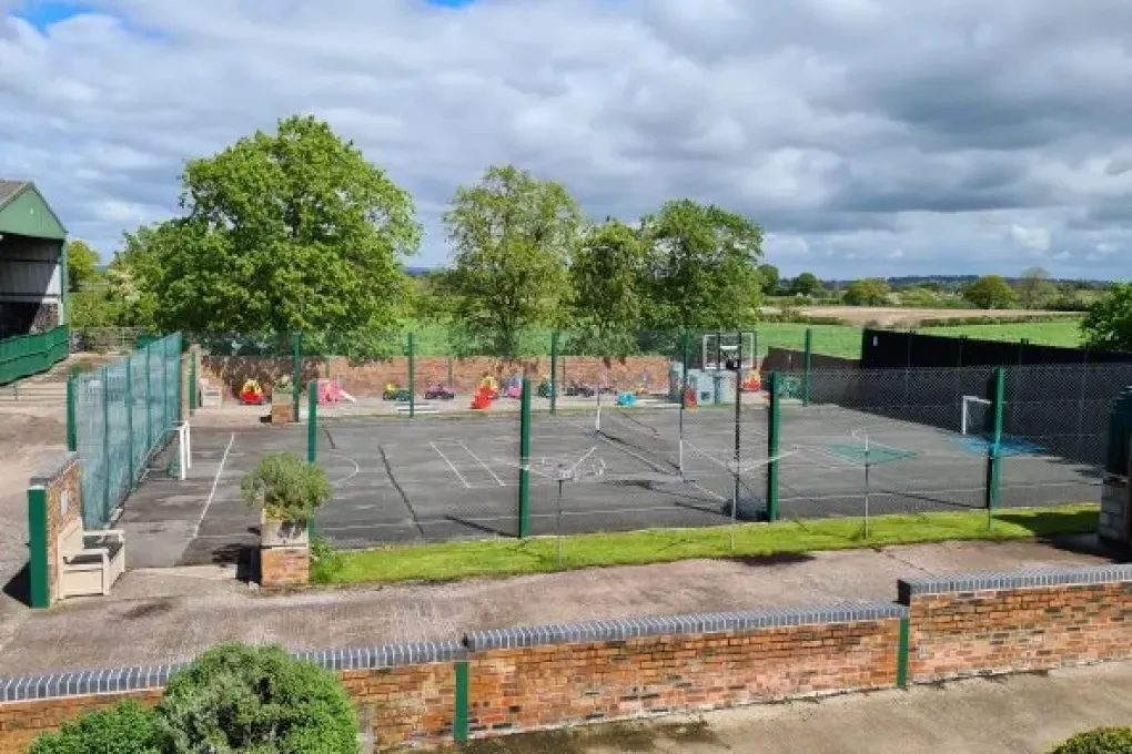 Oliver's Mill with shared Indoor Pool, Sports Court & Play Area