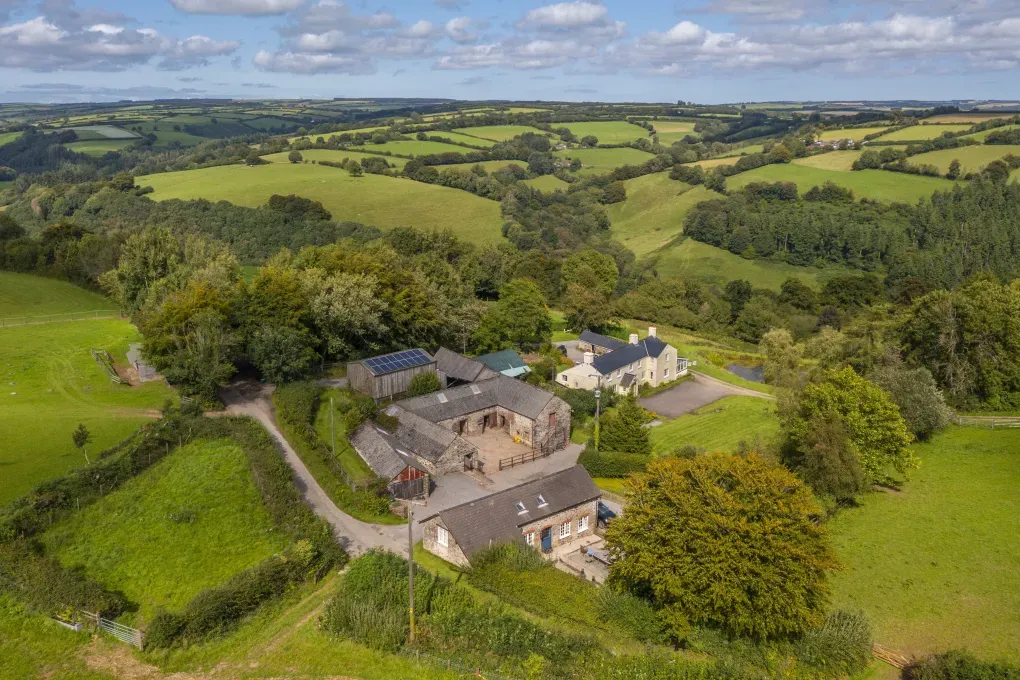 Sleeps 4 Idyllic Farmstay