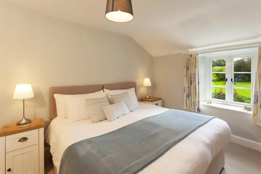 Sleeps 4 Idyllic Farmstay